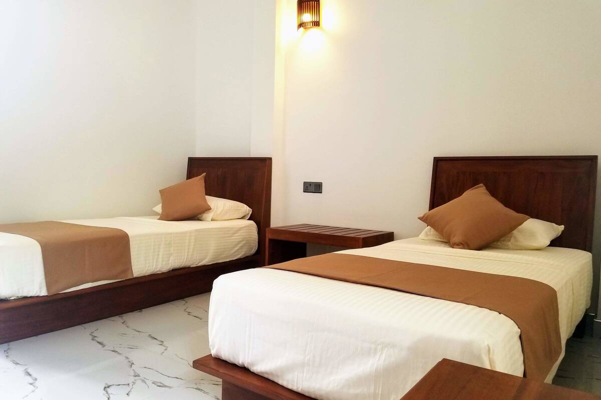 Standard Twin Room  | 遮光窗帘、隔音、熨斗/熨板、免费 WiFi