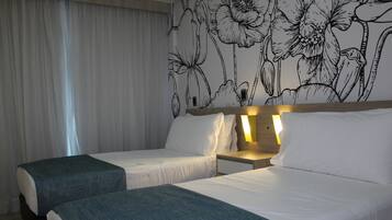 Deluxe Twin Room, Accessible | Egyptian cotton sheets, minibar, in-room safe, desk