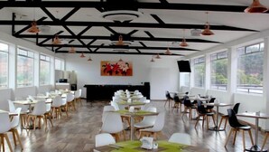 Breakfast, lunch, dinner and brunch served - Hotel Karmel (Melgar)