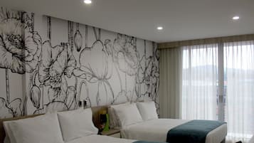 Deluxe Twin Room, Accessible | Egyptian cotton sheets, minibar, in-room safe, desk