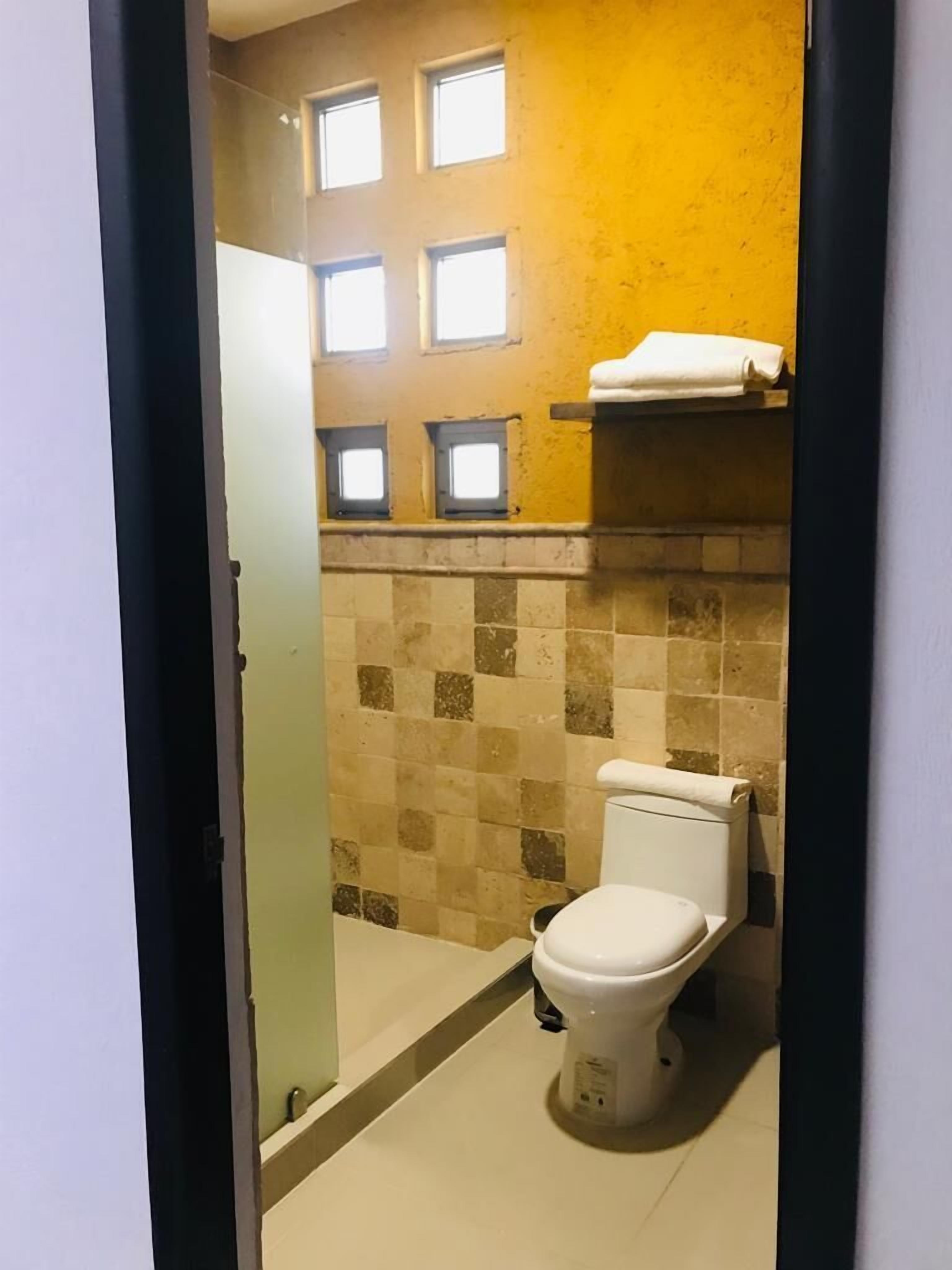 shower, rainfall showerhead, free toiletries, hair dryer