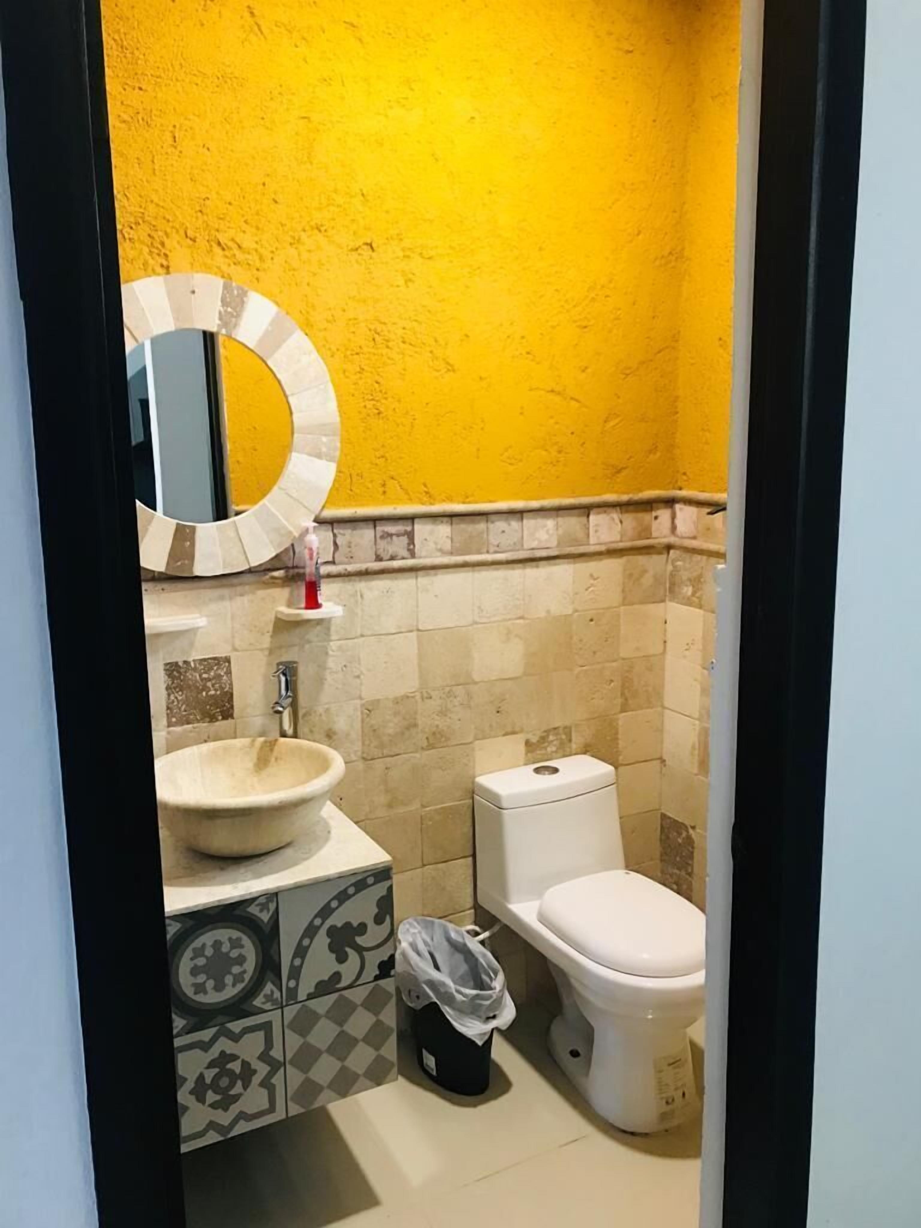 shower, rainfall showerhead, free toiletries, hair dryer