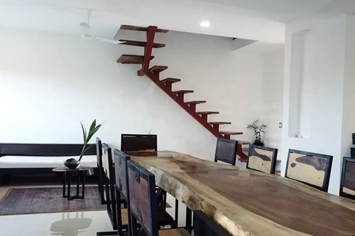 design apartment, 4 bedrooms, kitchen | living area | 52-inch smart tv with cable channels, tv, netflix