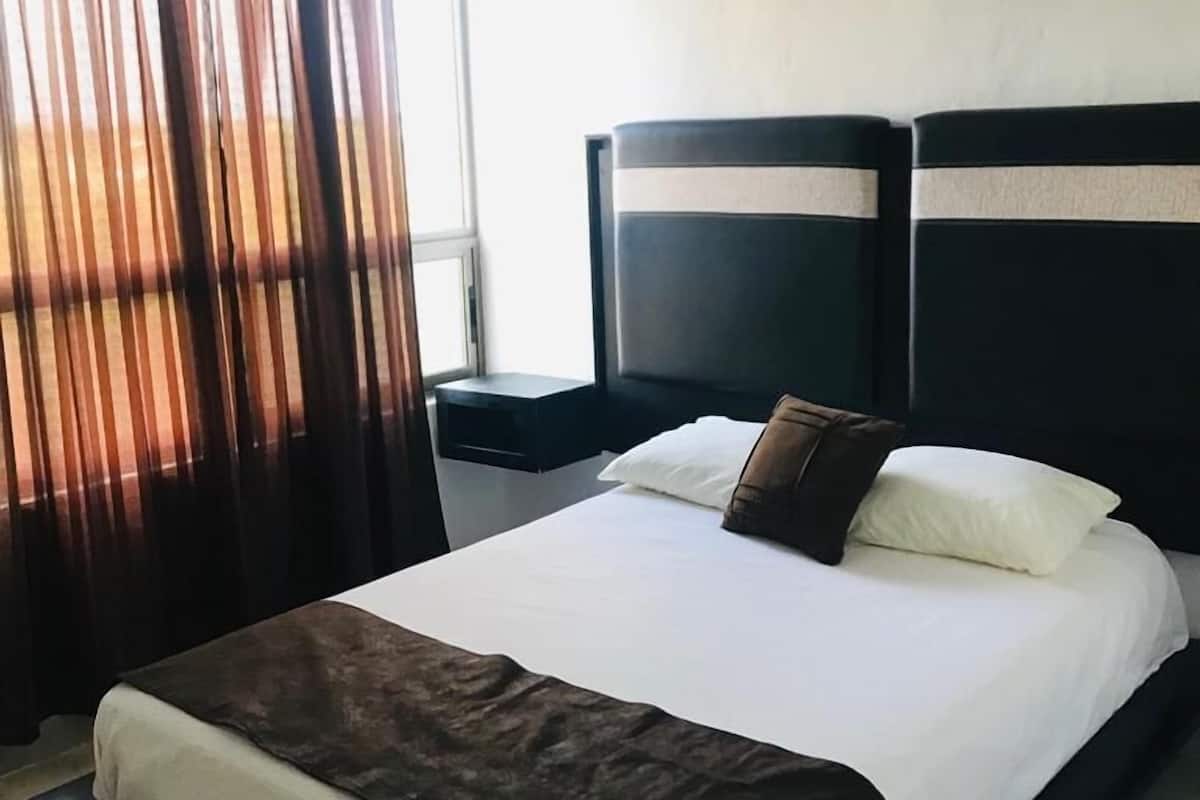 4 bedrooms, iron/ironing board, free wifi, bed sheets