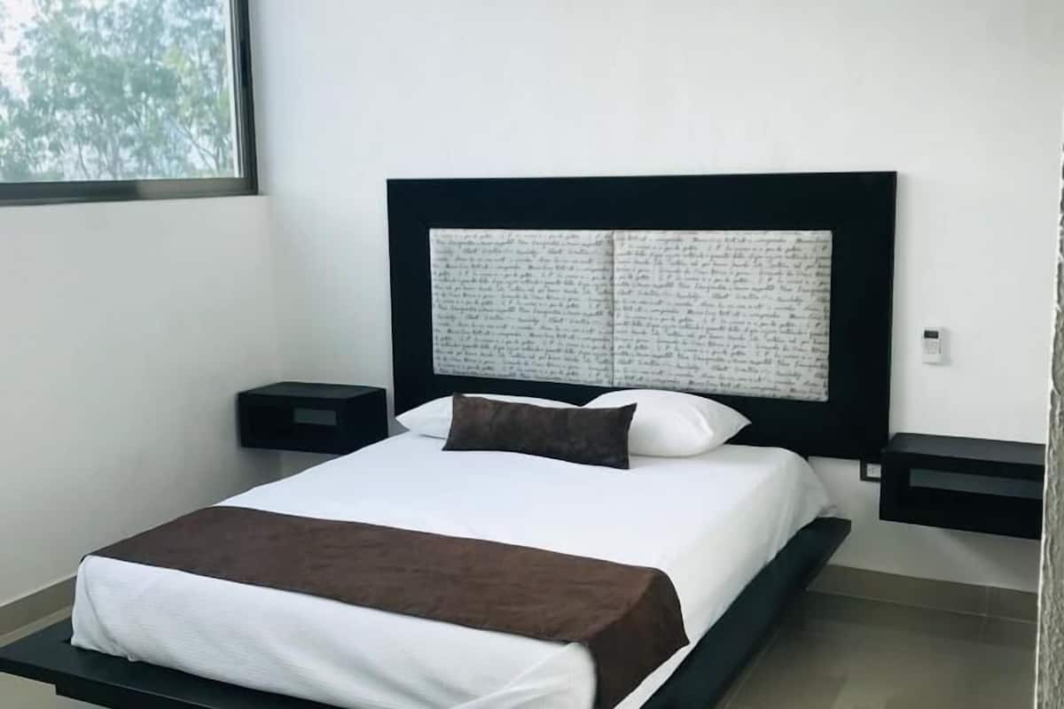 4 bedrooms, iron/ironing board, free wifi, bed sheets