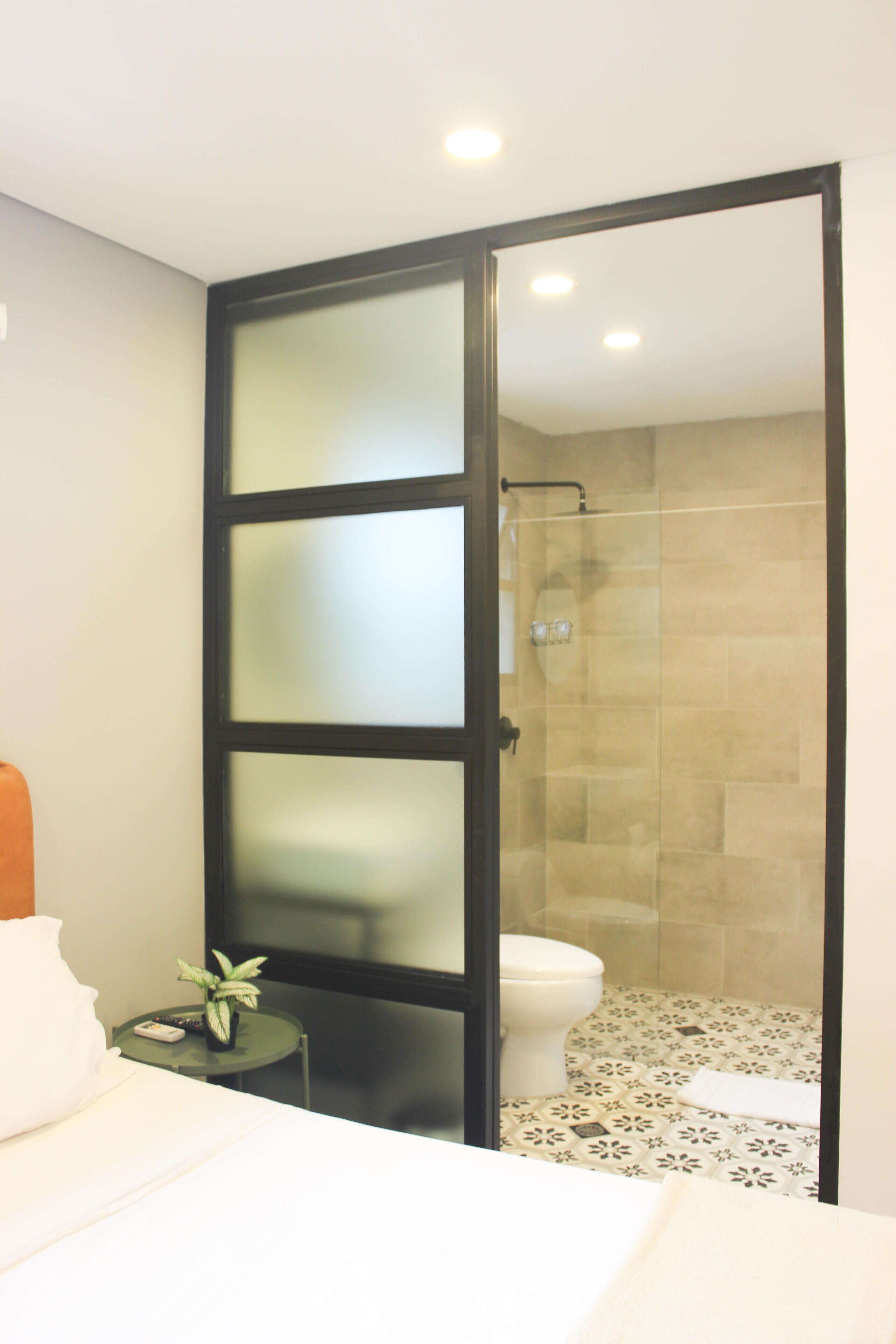 double room, 1 queen bed, non smoking | minibar, in-room safe, individually furnished, desk