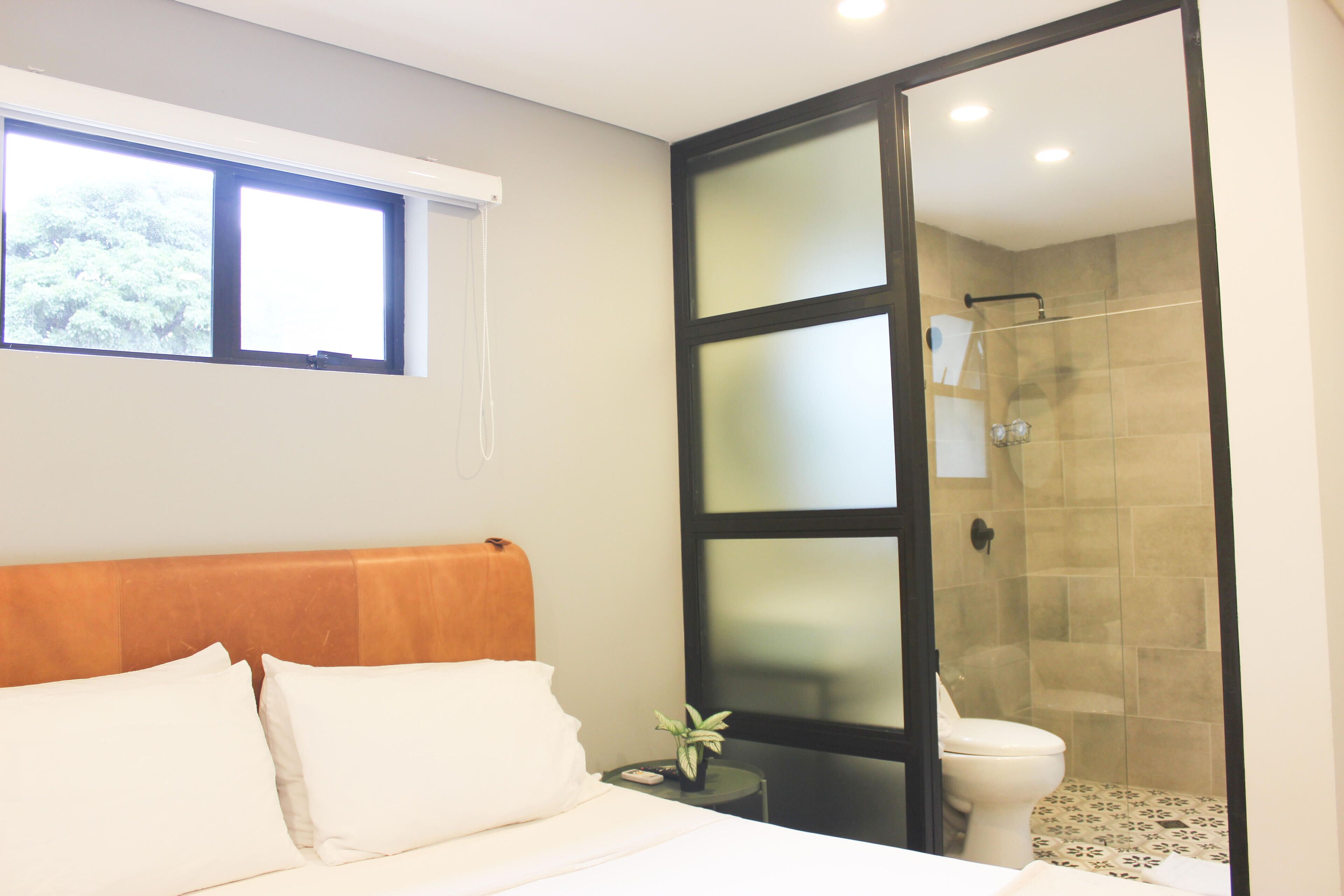 double room, 1 queen bed, non smoking | minibar, in-room safe, individually furnished, desk