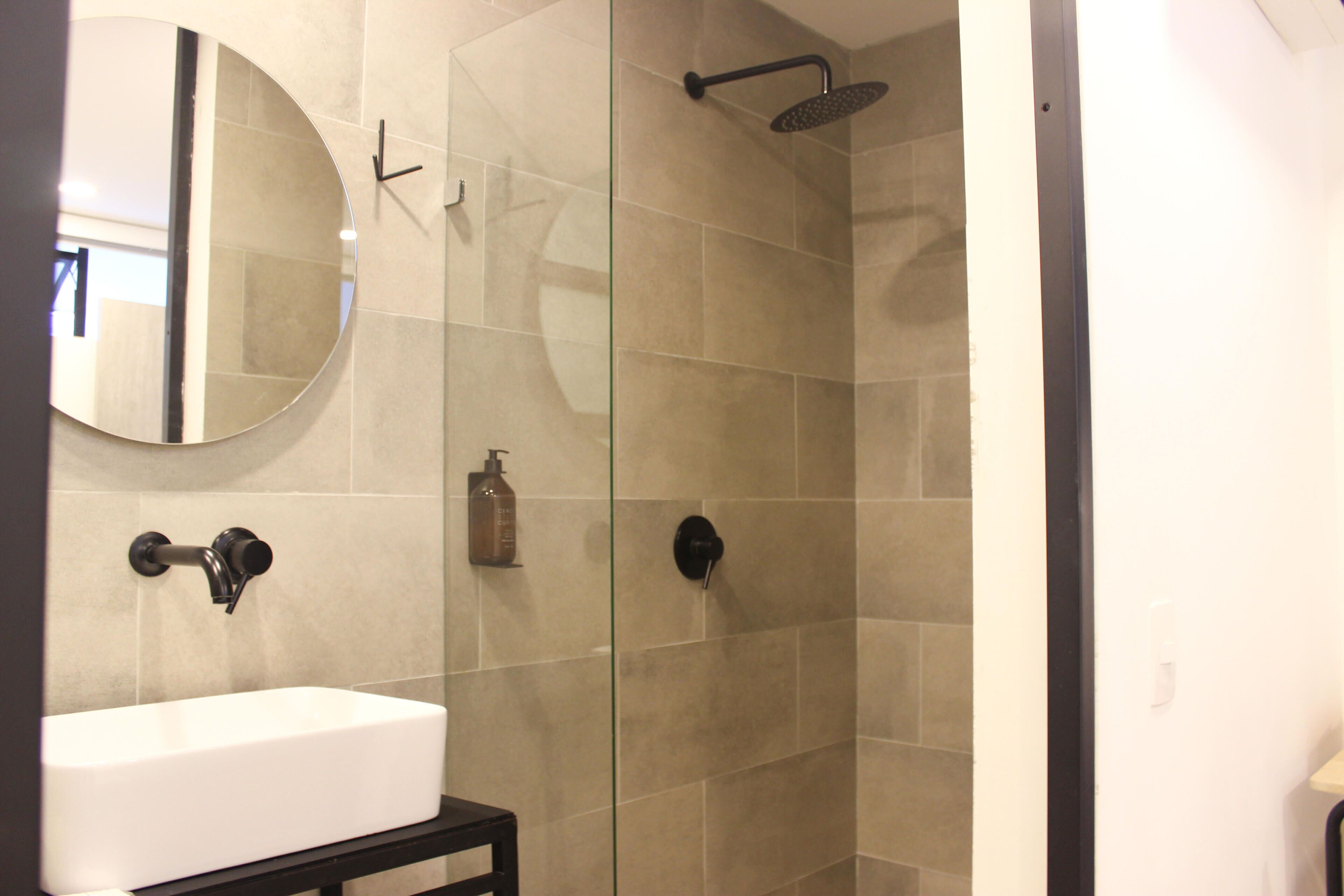 economy double room, 1 double bed | bathroom | shower, rainfall showerhead, free toiletries, towels