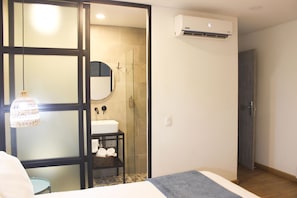 Quarto casal econƓmico de uso individual | Frigobar, cofres nos quartos, individualmente mobiliados, escrivaninha