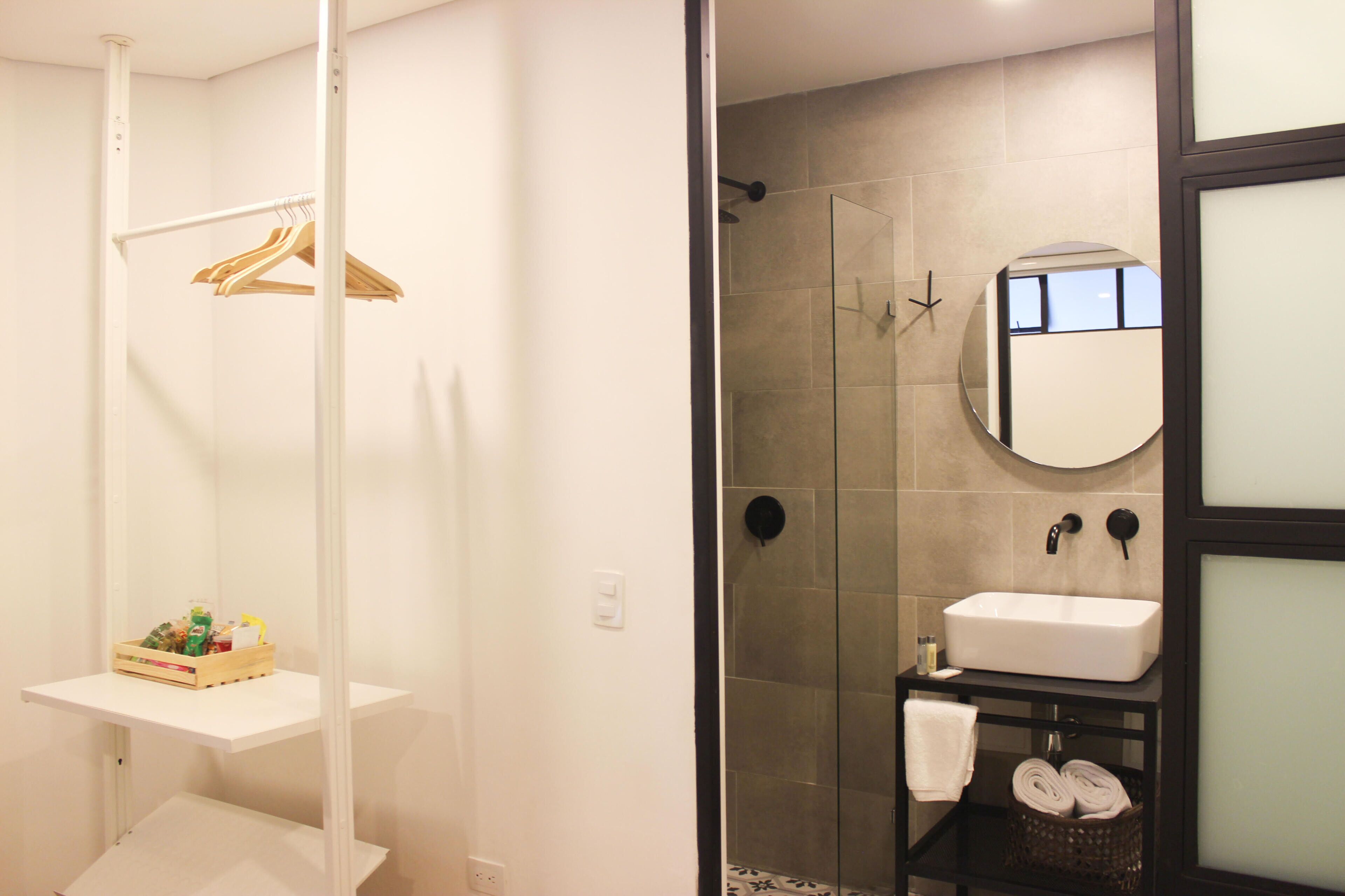 classic twin room | bathroom | shower, rainfall showerhead, free toiletries, towels