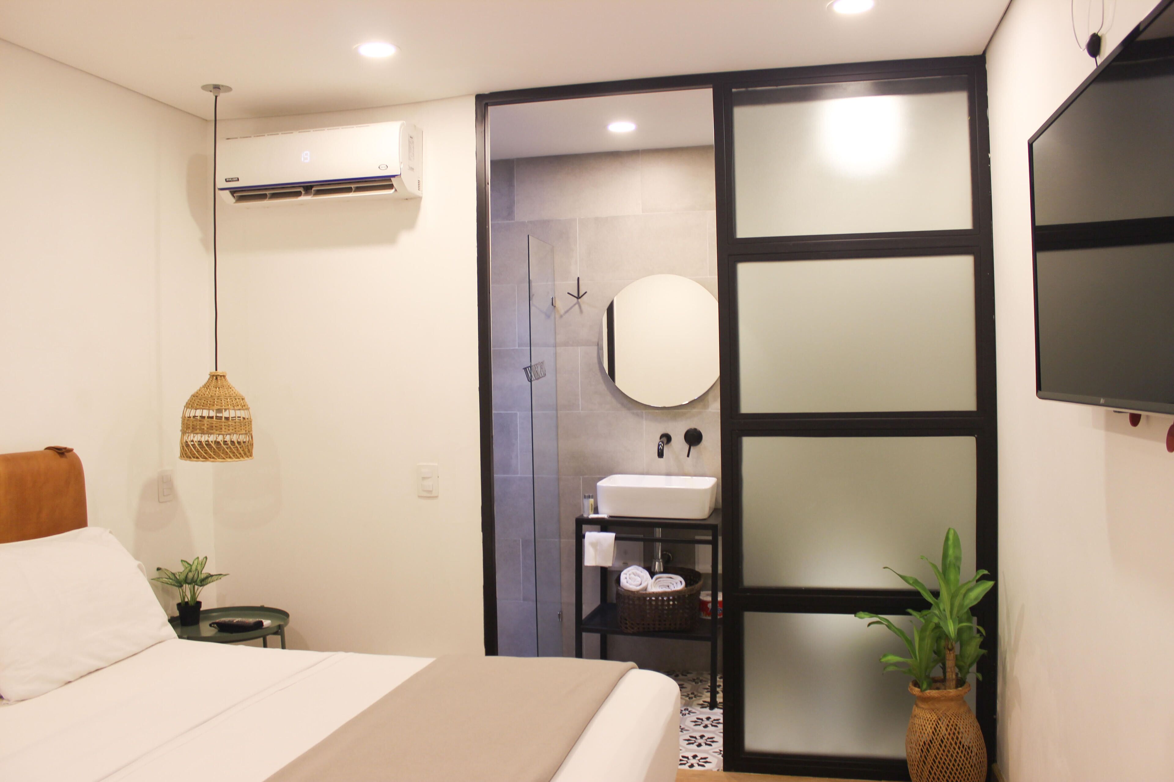 economy double room single use | minibar, in-room safe, individually furnished, desk