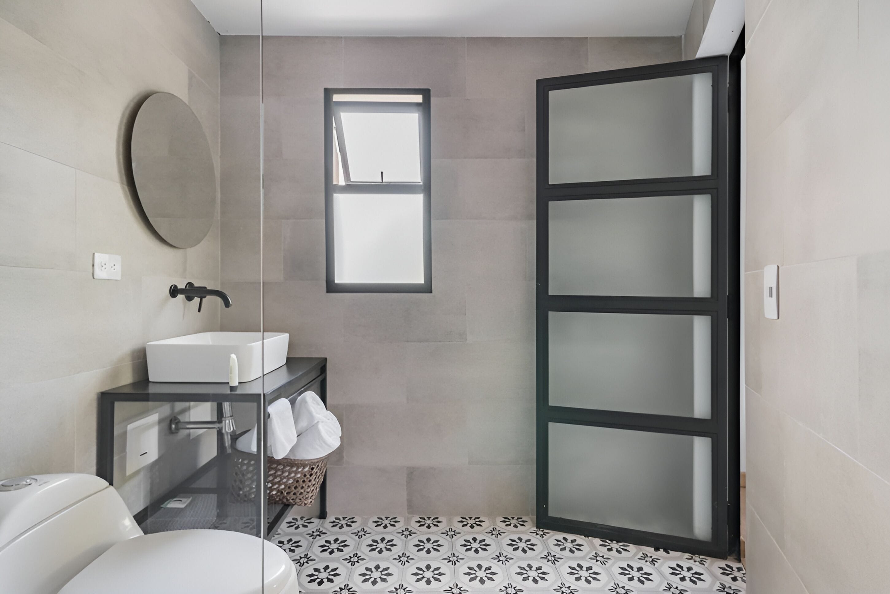 premium double room, 1 queen bed, non smoking | bathroom | shower, rainfall showerhead, free toiletries, towels