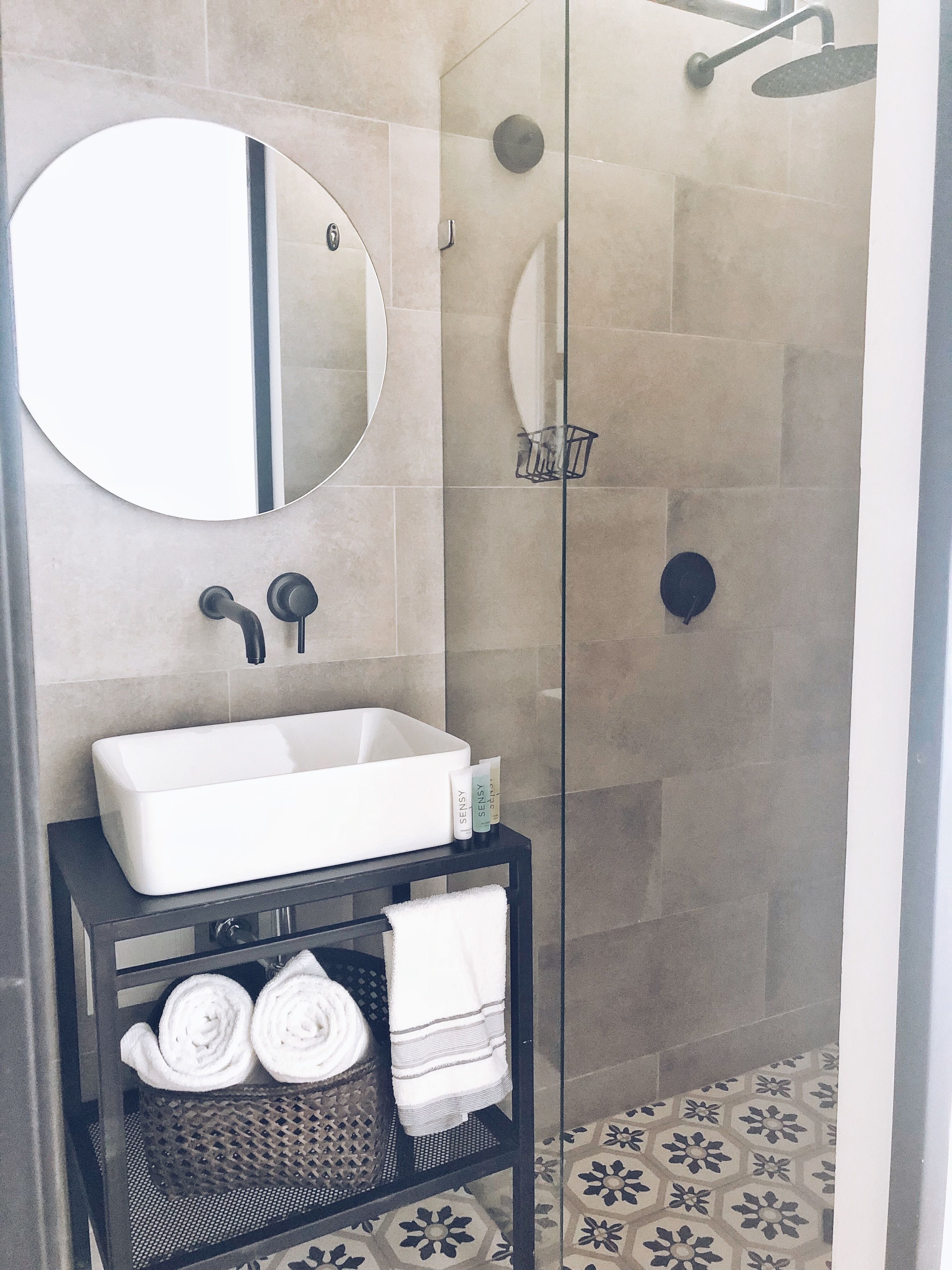 premium double room, 1 queen bed, non smoking | bathroom | shower, rainfall showerhead, free toiletries, towels