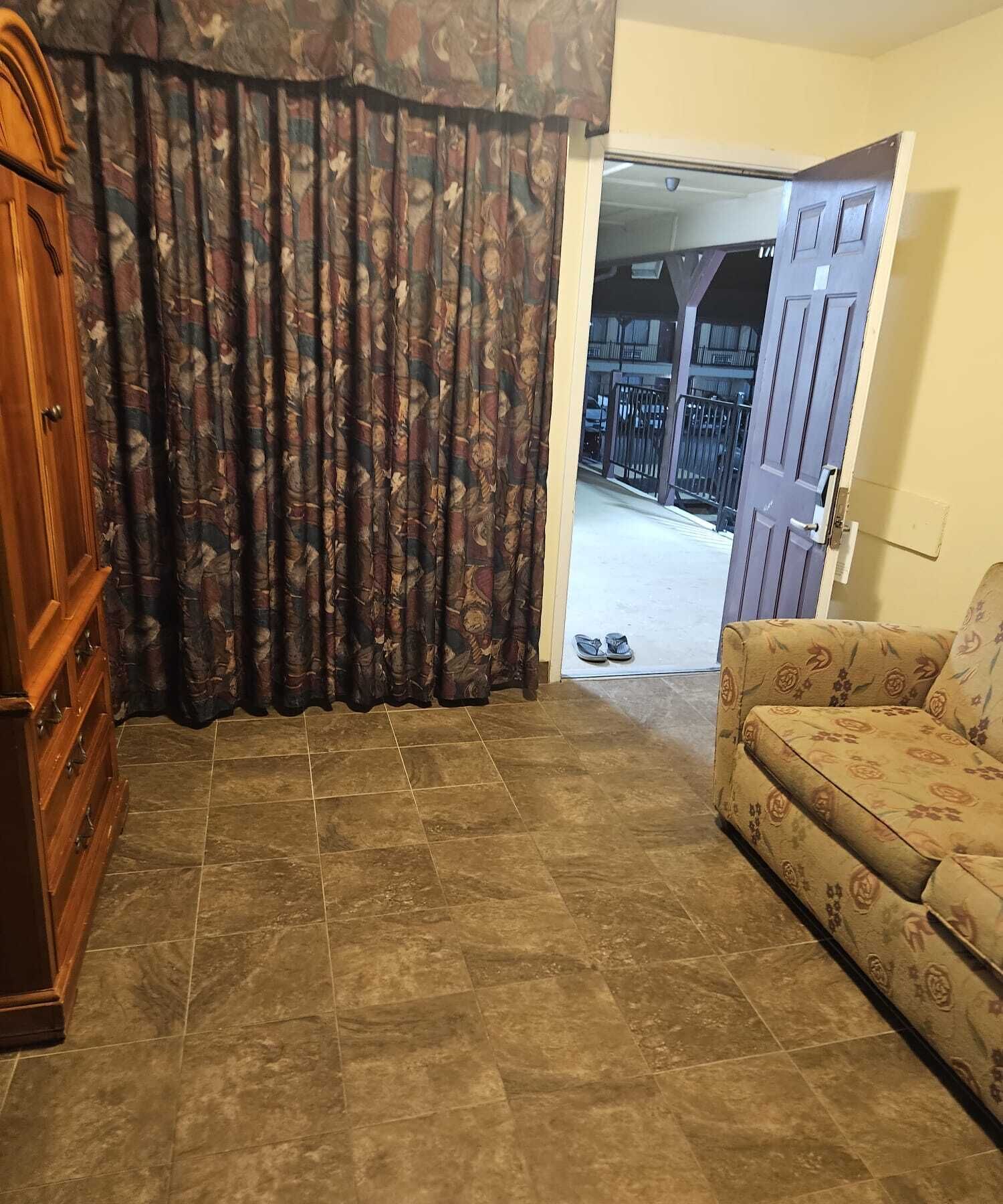Suite, 2 Bedrooms, Non Smoking, Pool View | Living area