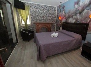 Romantic Double Room, 1 Queen Bed, Non Smoking, Private Bathroom | Bed sheets