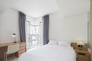 Deluxe Double Room, Bathtub