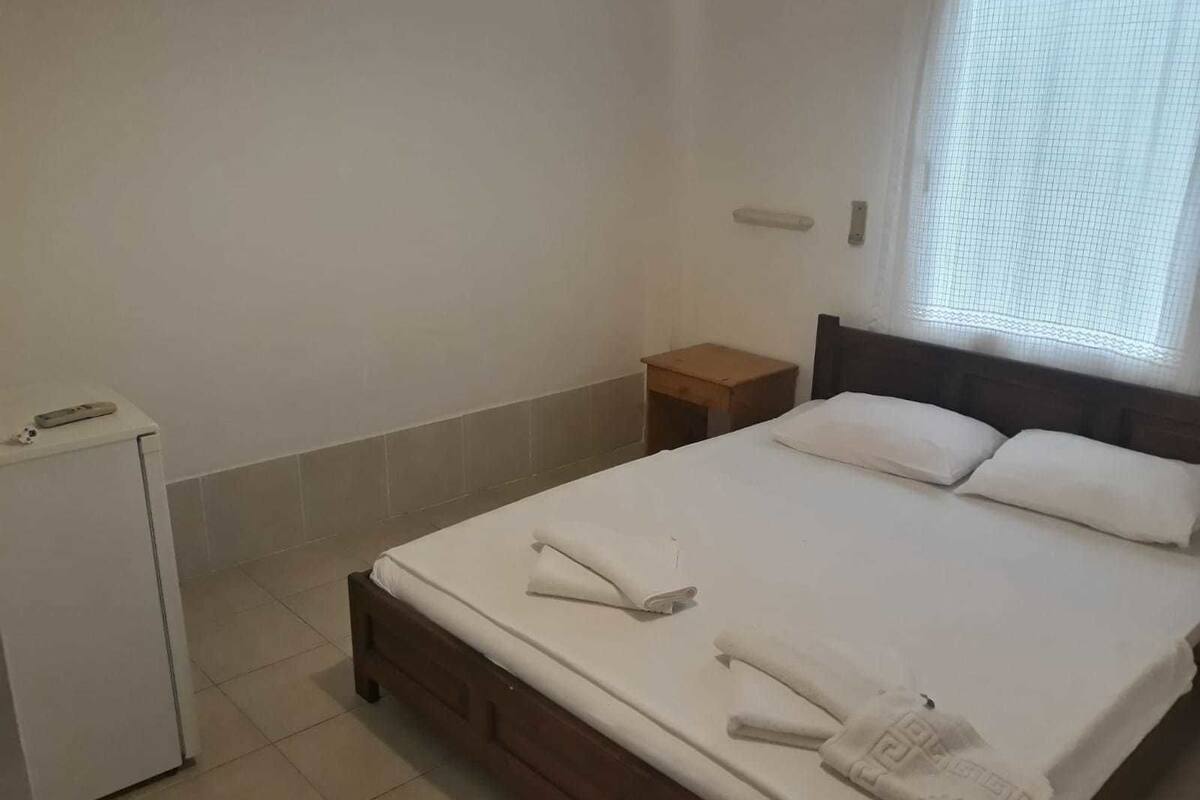 Quarto standard | Frigobar, Wi-Fi de cortesia, roupa de cama