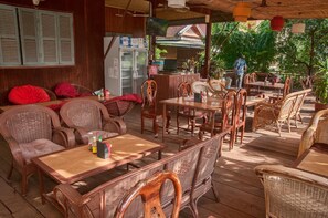 Breakfast, lunch, dinner served; international cuisine - Sweet Dreams Guest House (Siem Reap)