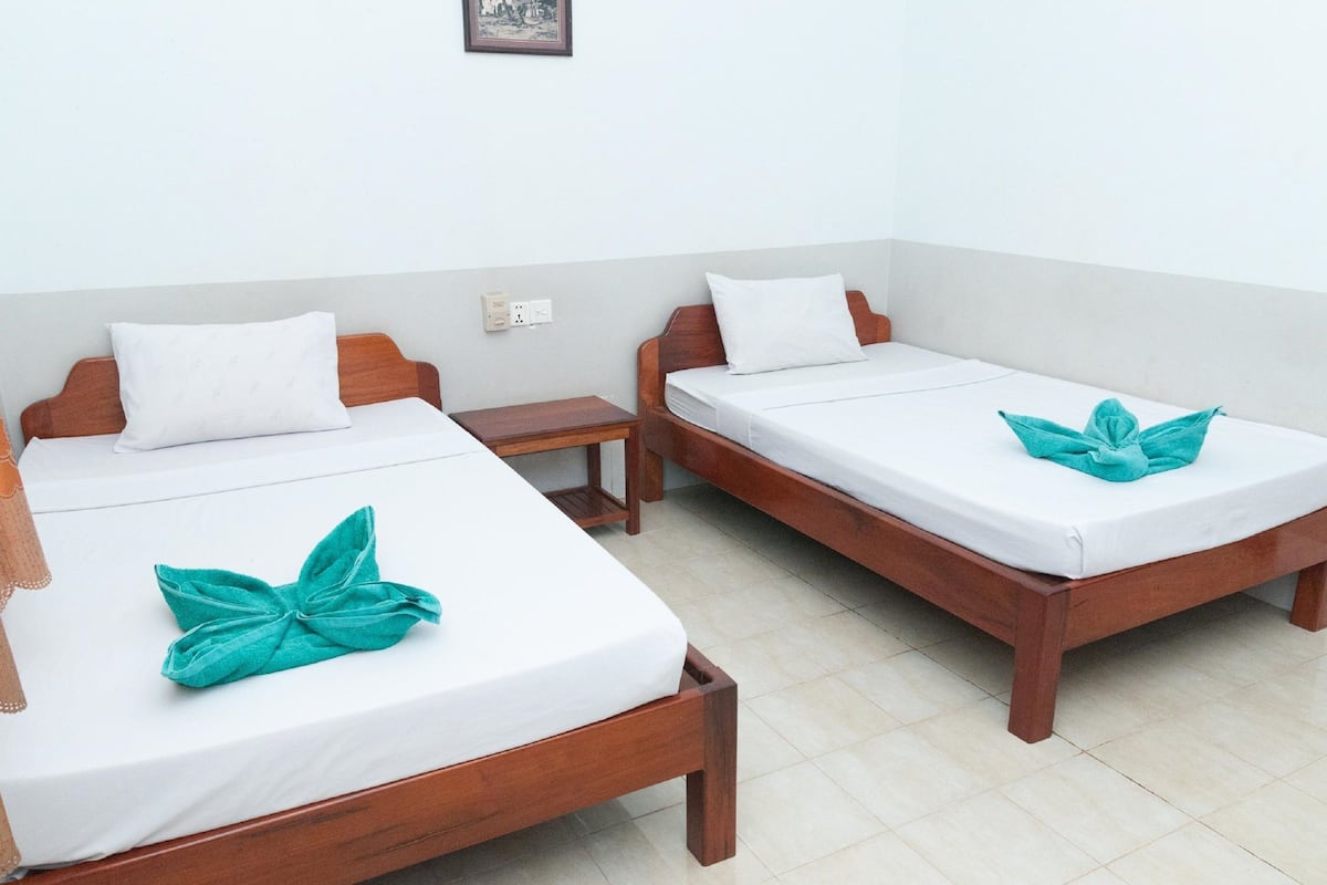 Minibar, desk, WiFi (free), bed sheets