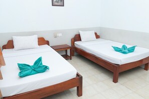 Minibar, Schreibtisch, kostenloses WLAN, Bettwäsche