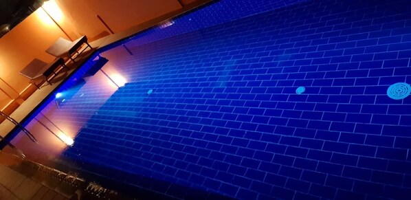 Innenpool, Außenpool