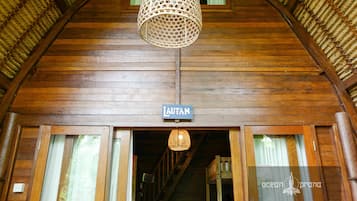 Superior 1 bed in 12 Bed Shared Dormitory , Pool View | 外部細節
