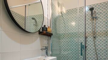 Panoramic Double Room, Non Smoking, Sea View | Bathroom | Shower, rainfall showerhead, free toiletries, hair dryer