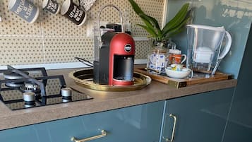 Refrigerador, cafetera expreso, cafetera/tetera, tetera/pava eléctrica