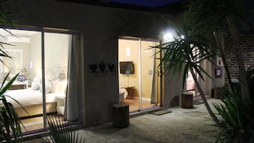 Facciata della struttura - sera/notte