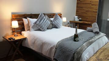 Doppia Economy, non fumatori | Biancheria da letto di alta qualità, minibar, una scrivania