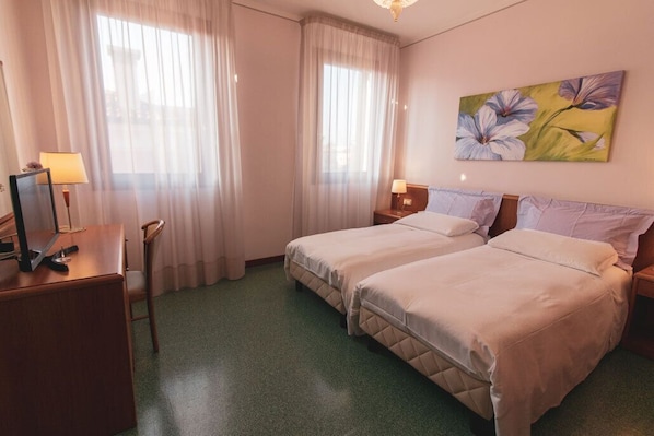 Doppelzimmer | Zimmersafe, Verdunkelungsvorhänge, kostenloses WLAN, Bettwäsche