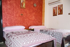 Habitación con 2 camas individuales | Sábanas de algodón egipcio y ropa de cama de alta calidad 