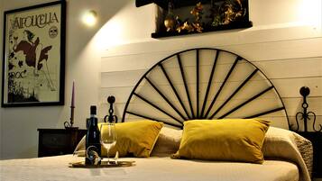 Deluxe Room, Courtyard View, Tower | Egyptian cotton sheets, premium bedding, minibar, individually decorated