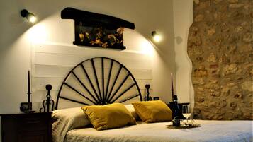 Chambre Deluxe, vue cour intérieure, dans la tour