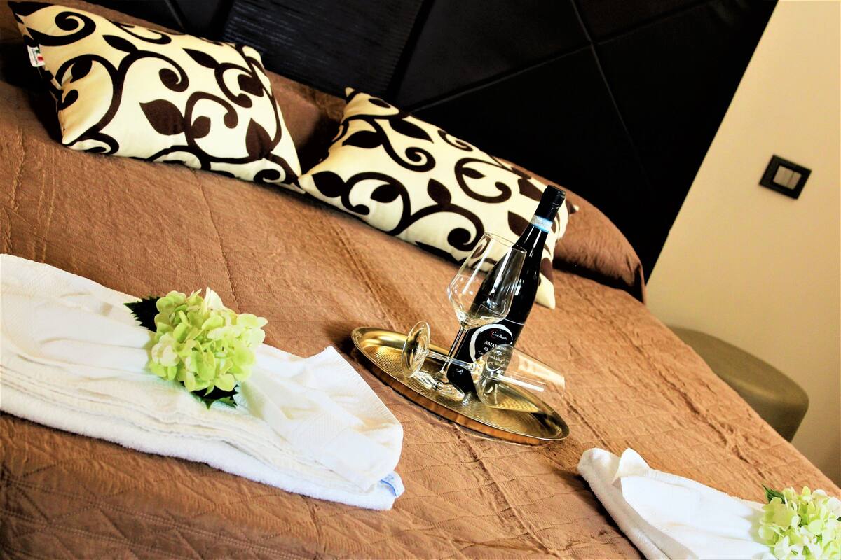 Draps en coton égyptien, literie de qualité supérieure, minibar, bureau