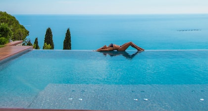 Villa Riviera Resort