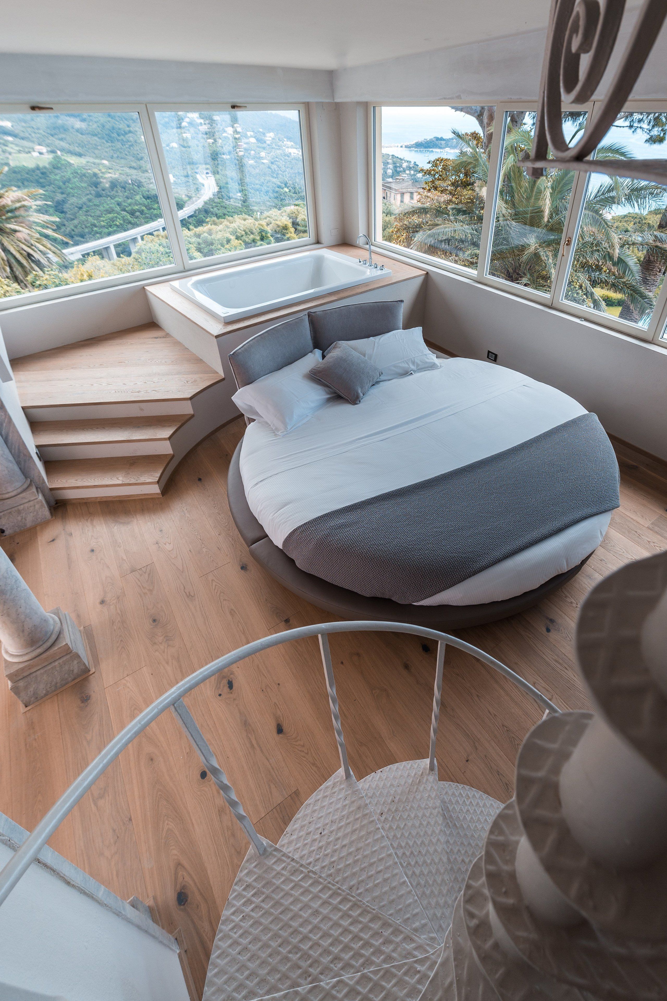 Suite Romantica, idromassaggio, vista mare | 1 camera, biancheria da letto di alta qualità, copriletto in piuma