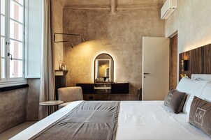 1 habitación, ropa de cama de alta calidad, cubrecamas y minibar 