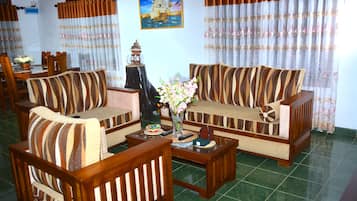 3-Bedroom Villa | Living area