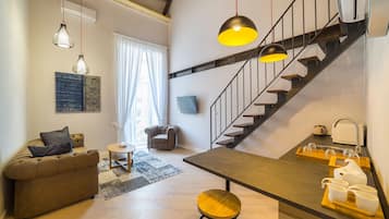 Deluxe Suite, City View, Mezzanine | 1 bedroom, Egyptian cotton sheets, premium bedding, down comforters