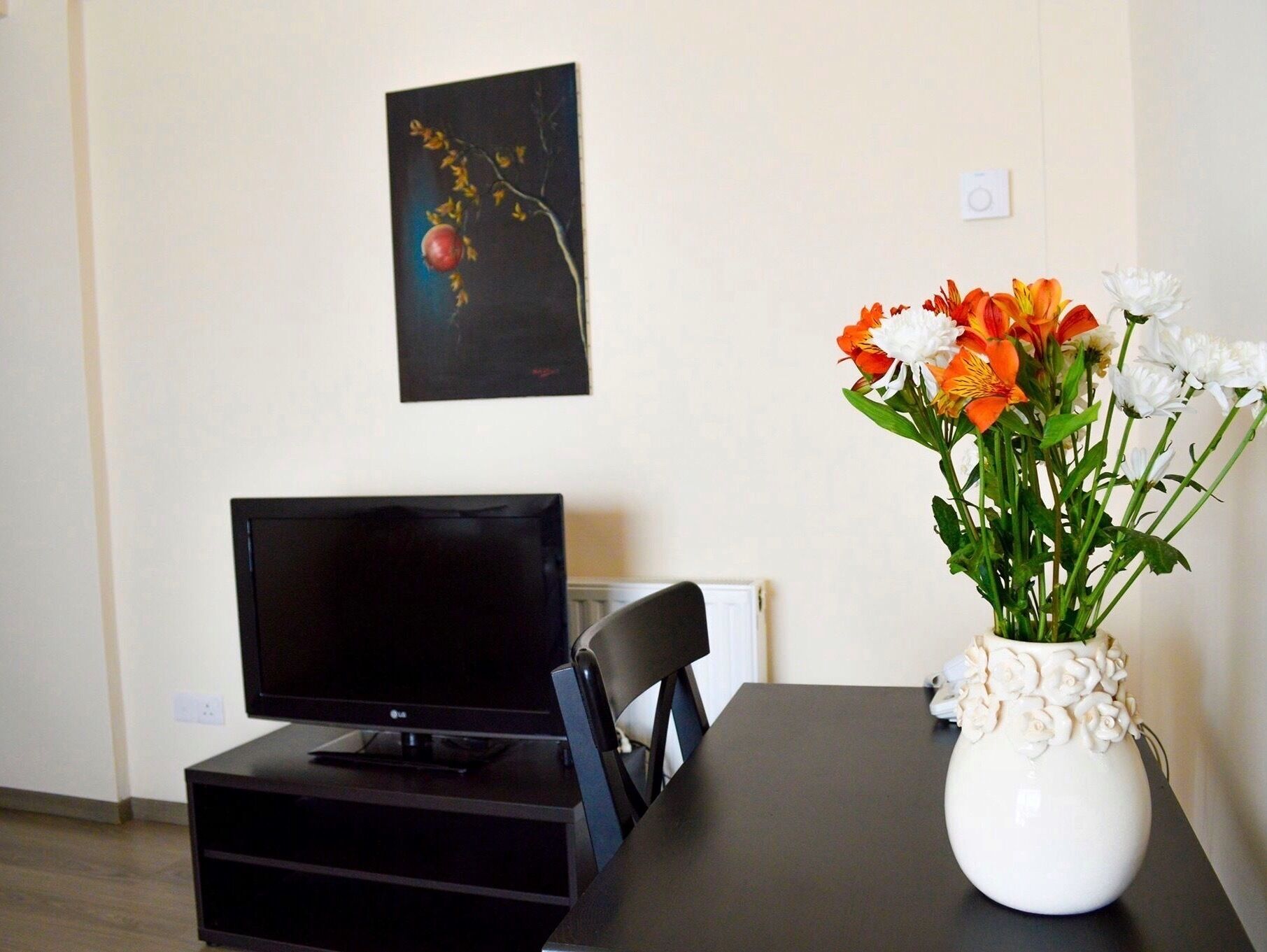 32-Zoll-Flachbildfernseher mit Satellitenempfang, Fernseher