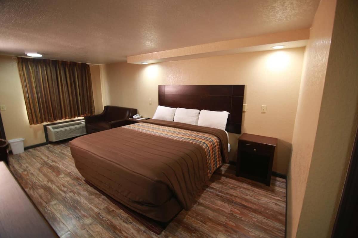 Habitación individual básica, 1 cama King size, para no fumadores | Decoración personalizada, muebles diferentes y escritorio