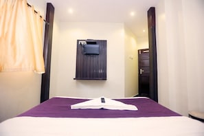 Desk, iron/ironing board, rollaway beds, free WiFi