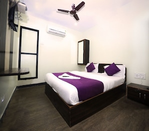 Desk, iron/ironing board, rollaway beds, free WiFi