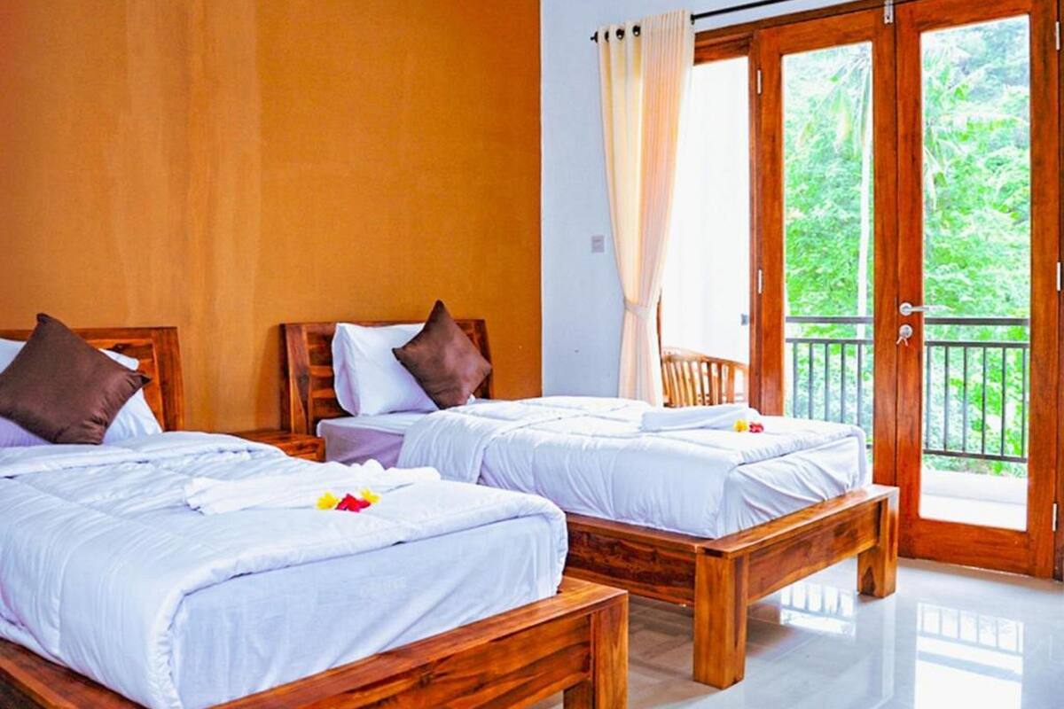 Deluxe Twin Room, Multiple Beds | Blackout drapes, bed sheets