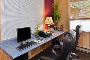 Business centre - Canadas best value Inn & suites (Castlegar)