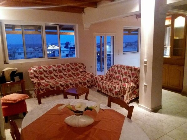 公寓, 2 間臥室 | 起居區 | 平面電視