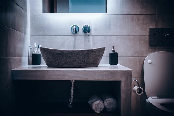 Departamento, Terraza (Niabelo Villa 2) | Baño | Regadera, secadora de cabello, toallas, shampoo 