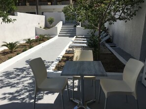 Departamento superior, vista al jardín (Niabelo Villa 1) | Terraza o patio