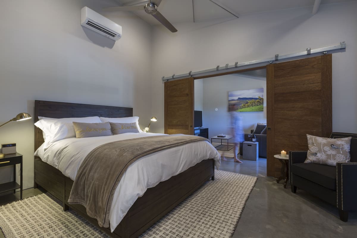 Deluxe Suite, 1 King Bed with Sofa bed, Non Smoking